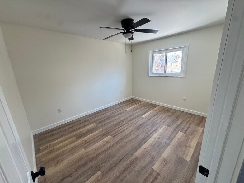 Building Photo - 16 Intervine Pl