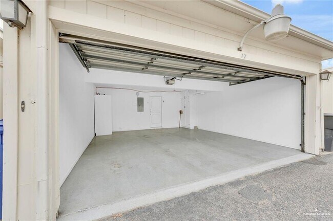 Building Photo - 16 Wichita Ave