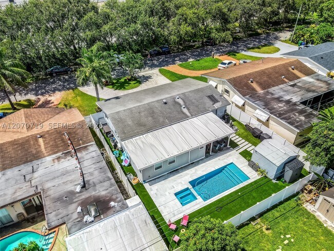 Building Photo - 6901 SW 29th St