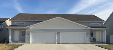 Building Photo - 3 Bed 2 Bath Twin Home