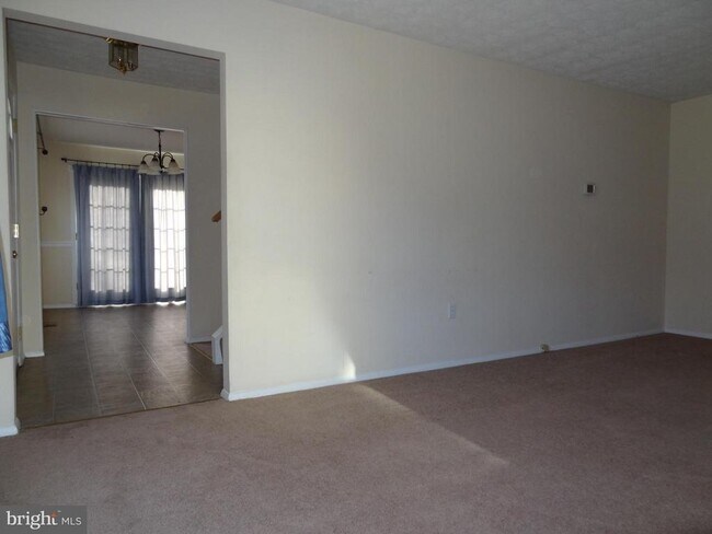 Building Photo - 2074 Lake Grove Ln