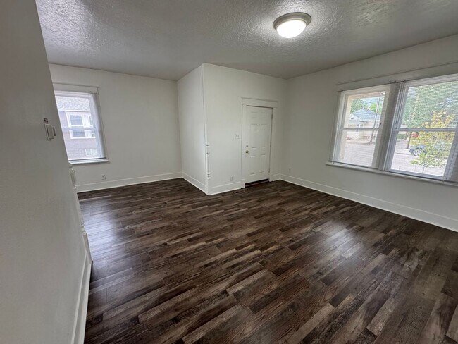 Building Photo - LEASING! Available June 30th