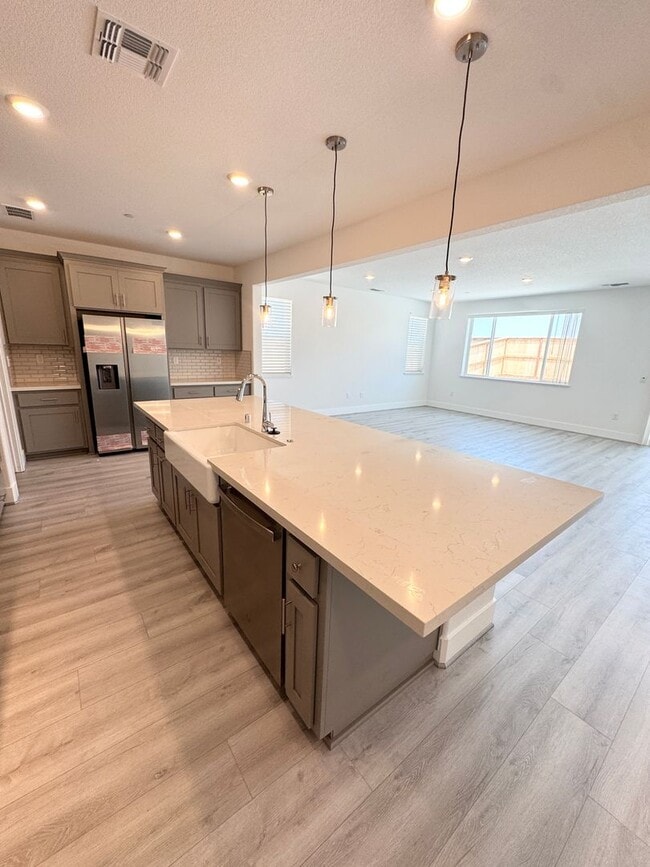Building Photo - Three Bedroom, Two Bath Single-Story Canyon Solar Home in Folsom SEE VIDEO