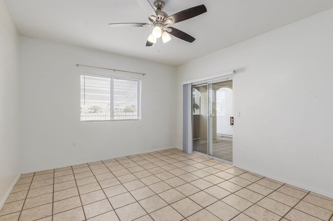 Building Photo - Adorable 2 bedroom unit in Paradise Valley!!