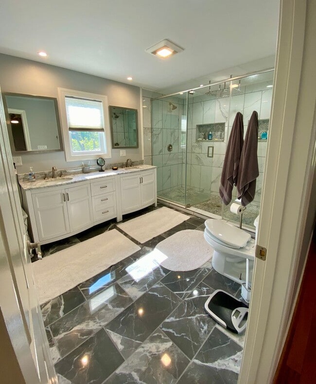 Building Photo - Gated Fairfield Harbour Home + Utilities + Wi-Fi Included