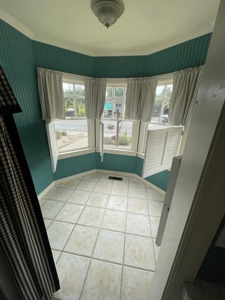Kitchen eating nook - 920 Gravenstein Ave