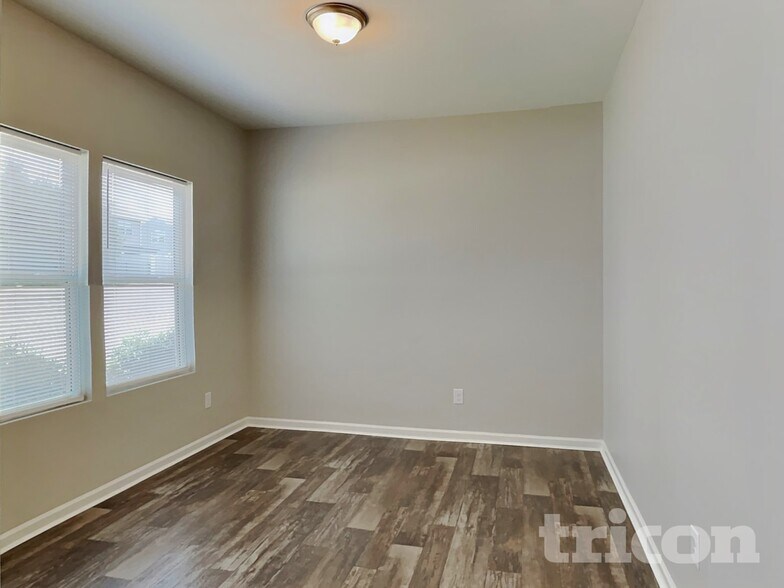 Building Photo - 176 Hidden Lakes Rd