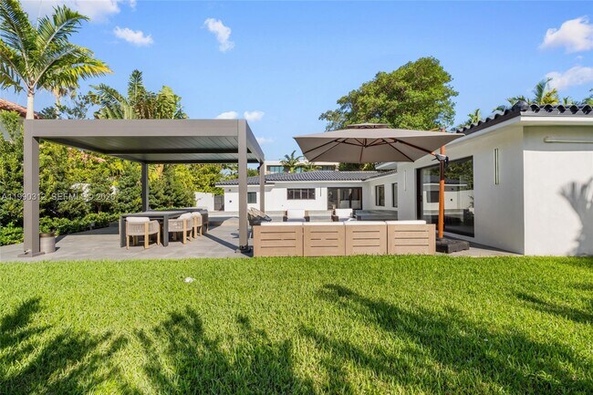 Building Photo - 116 W 1st Ct