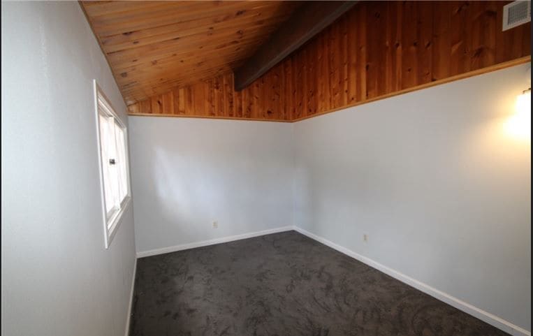 Building Photo - 884 Spruce Ln