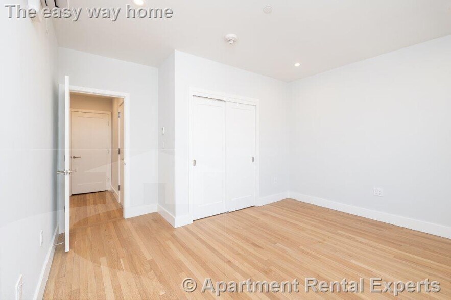 Building Photo - 19 Forest St