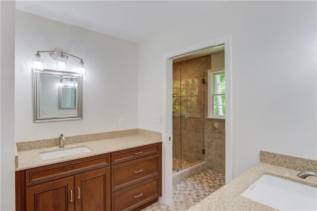 Building Photo - 770 Crest Valley Dr NW