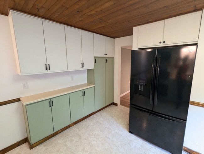 Building Photo - COMING SOON 2 Bedroom 1.5 Bathroom Single ...