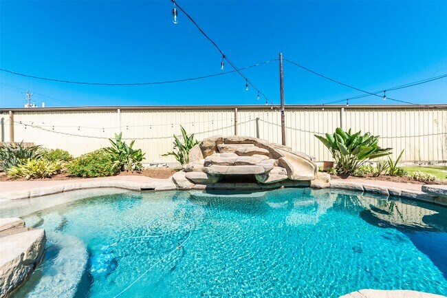 Building Photo - 2835 Beverly Rd