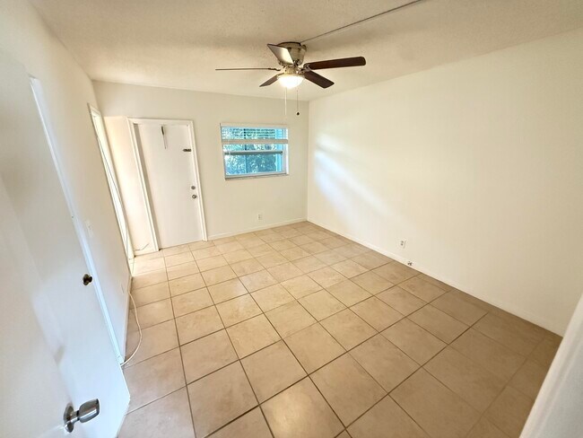 Building Photo - 306 E Ocean Ave