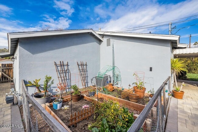 Building Photo - 3958 Senan St