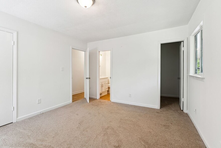 Building Photo - 1421 Iron Gate Blvd