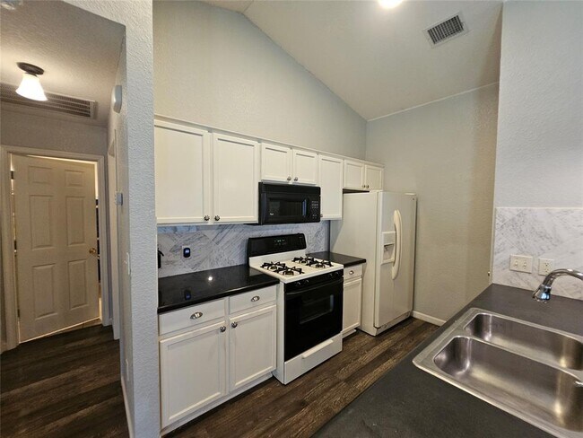 Building Photo - 174 Prairie Springs Loop