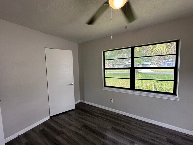 Building Photo - 429 Ventura Ave