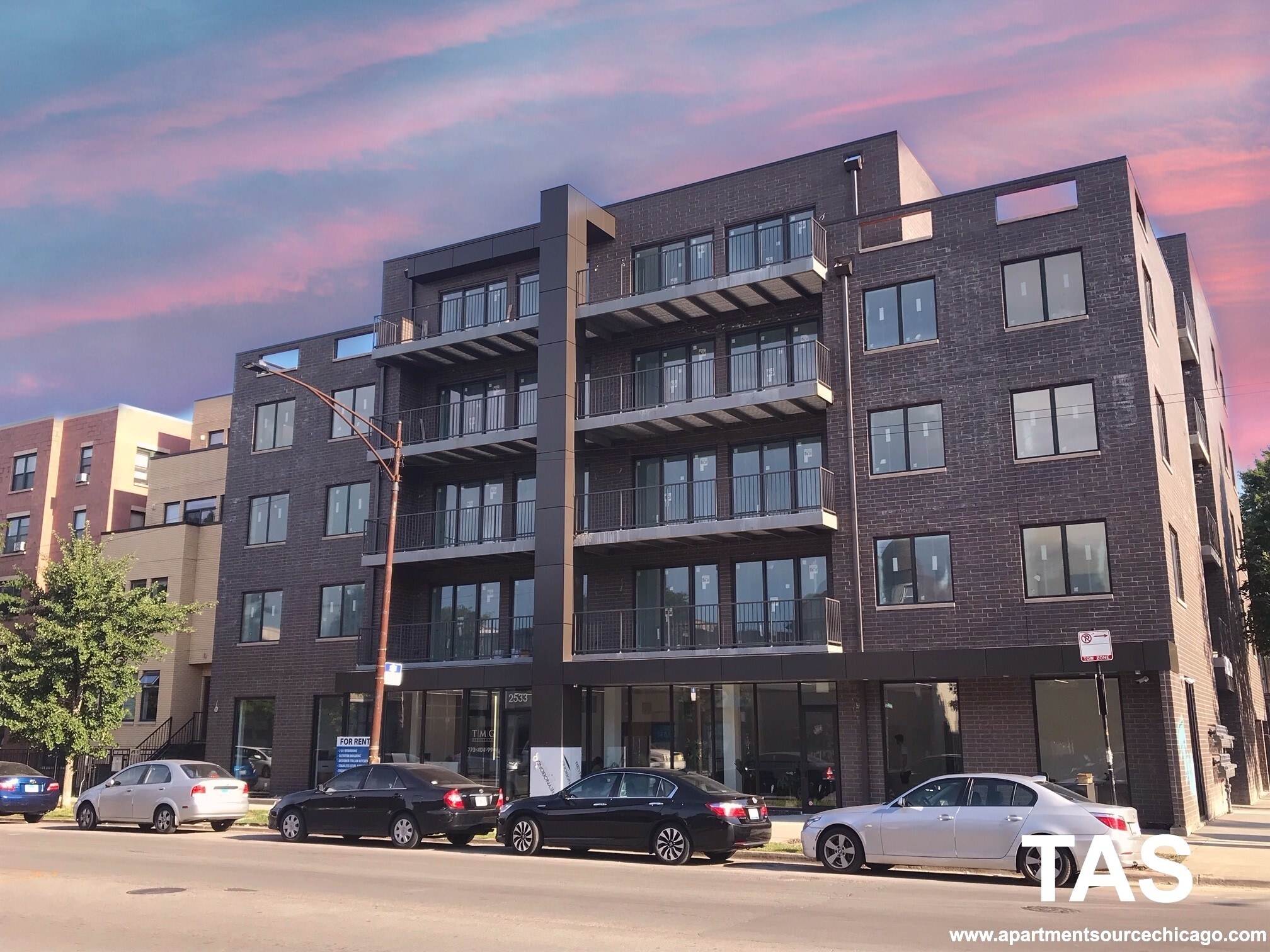 Building Photo - 2540 W Fullerton Ave