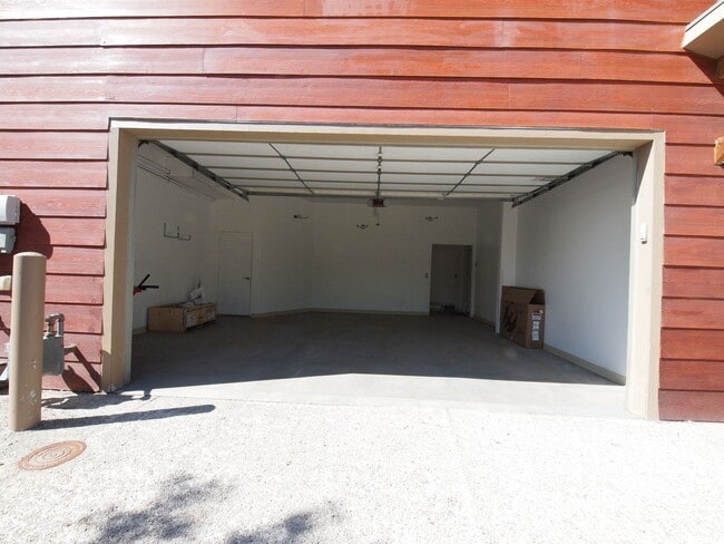 Building Photo - 430 Aspen Dr