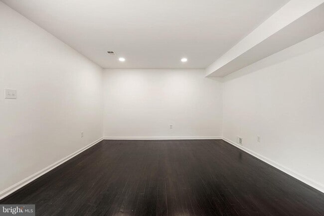 Building Photo - 14874 Emberdale Dr