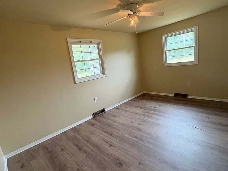Building Photo - 121 Woodgate Cir