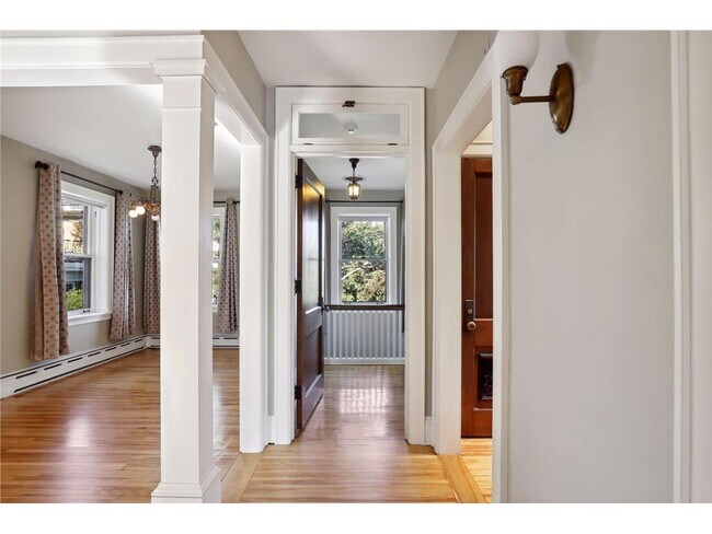 Building Photo - 1720 Mt Curve Ave