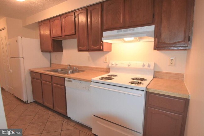 Building Photo - 830 Heather Ridge Dr