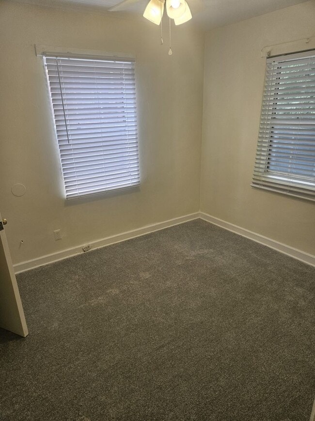 Building Photo - AFFORDABLE, SAFE & CLEAN Cozy 2 Bedroom Av...