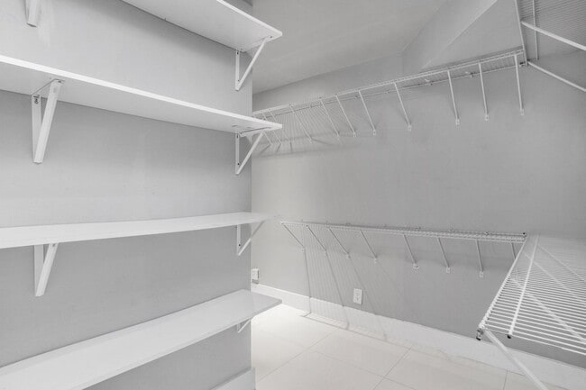 Building Photo - Beautiful California Style Hollywood Home