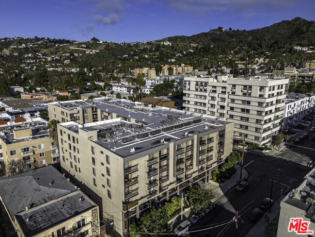 Building Photo - 7320 Hawthorn Ave