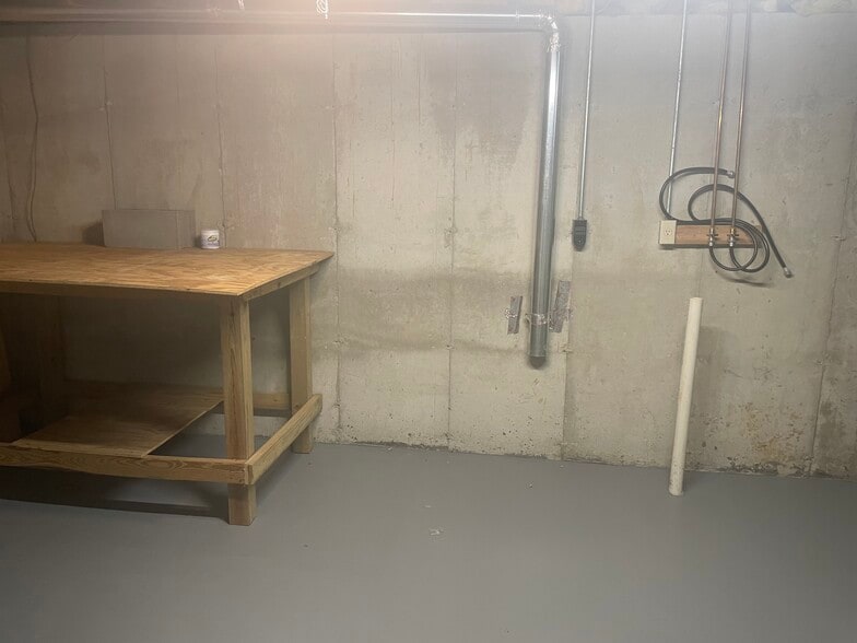 washer/dryer hookups - 1495 Brittany Cv