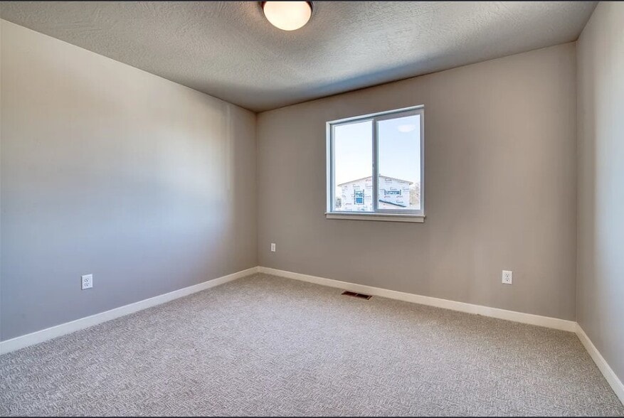 Building Photo - 2313A Mary Jane Blvd