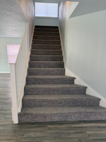 Stairs - 9647 Orchid Mdws