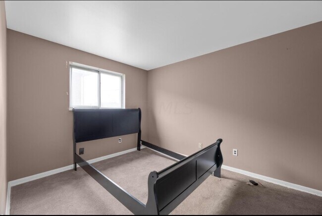 Building Photo - 4688 Hilton Ave