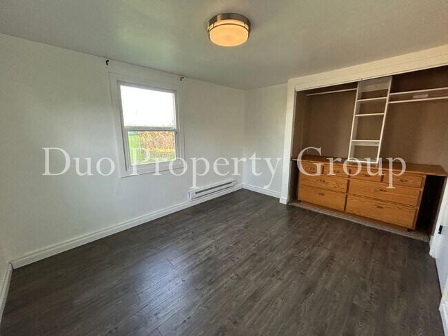 Building Photo - Bethel Danebo Home with Huge Yard and Storage