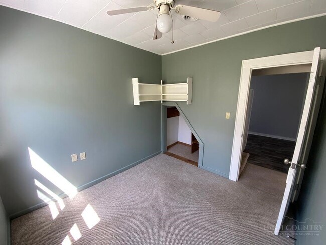 Building Photo - 2 W 4th St