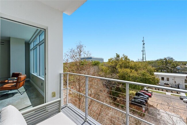 Building Photo - 525 E Jackson St