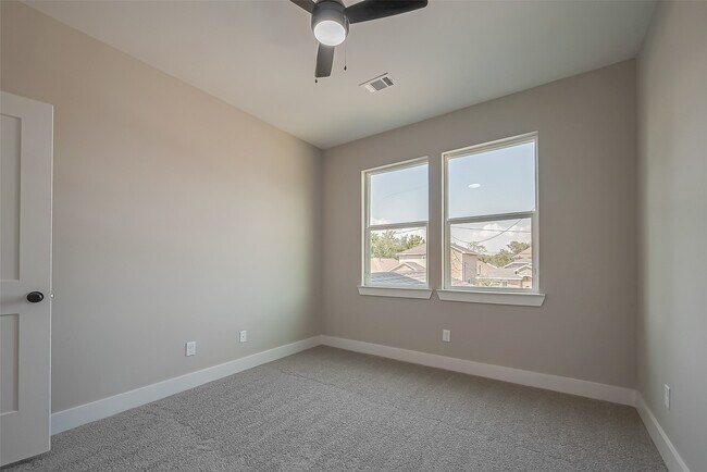 Building Photo - 8128 Chateau St