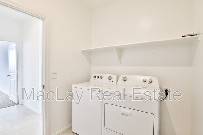 Building Photo - 1133 W Descanso Canyon Dr