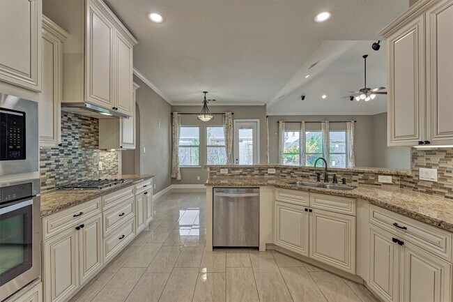 Building Photo - 106 Bella Luce