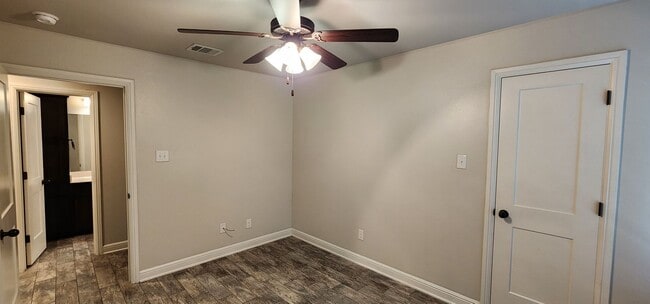 Building Photo - Gorgeous 3 bed/2 bath in Trimmier Estates ...