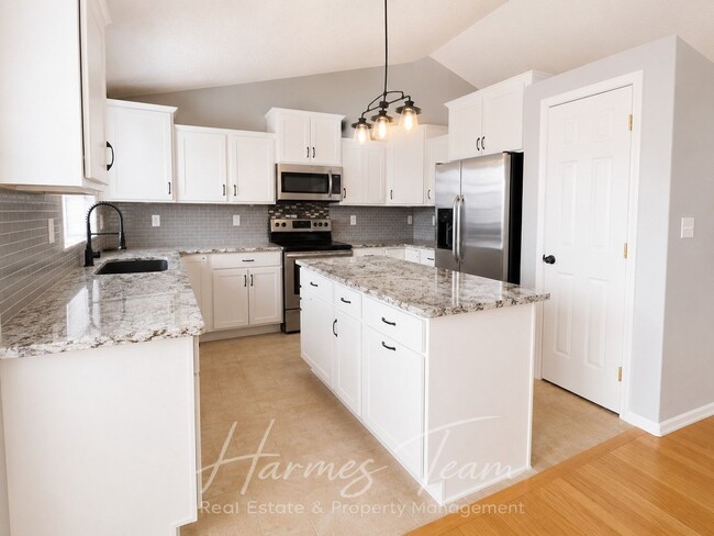 Building Photo - 5960 Grapevine Dr