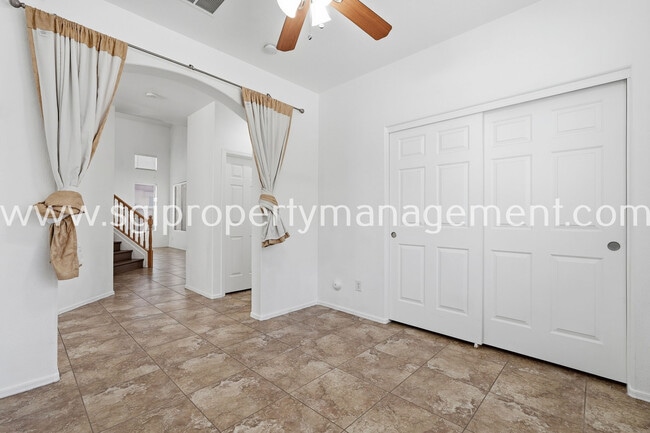 Building Photo - 6827 N 71st Dr