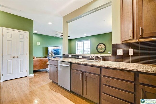 Building Photo - 4492 Cottonwood Dr