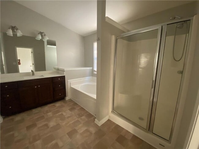 Building Photo - 2922 Briaroak Dr