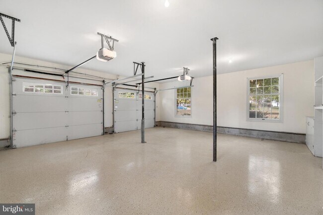 Building Photo - 2906 Cox Neck Rd E