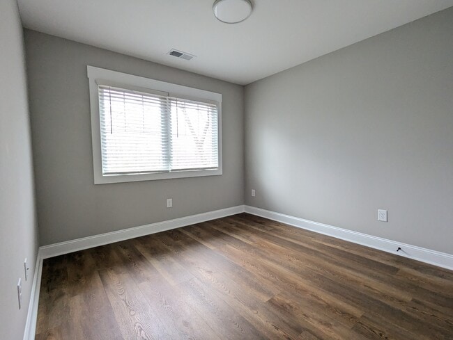 Building Photo - 568 Lowndes Hill Rd