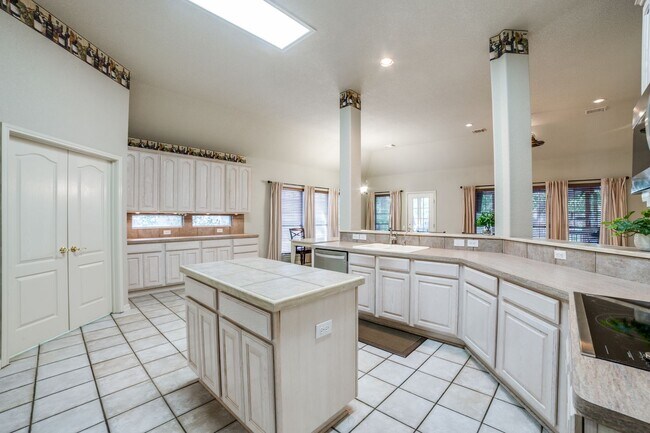 Building Photo - BEAUTIFUL SINGLE-STORY 3-BEDROOM HOME IN S...