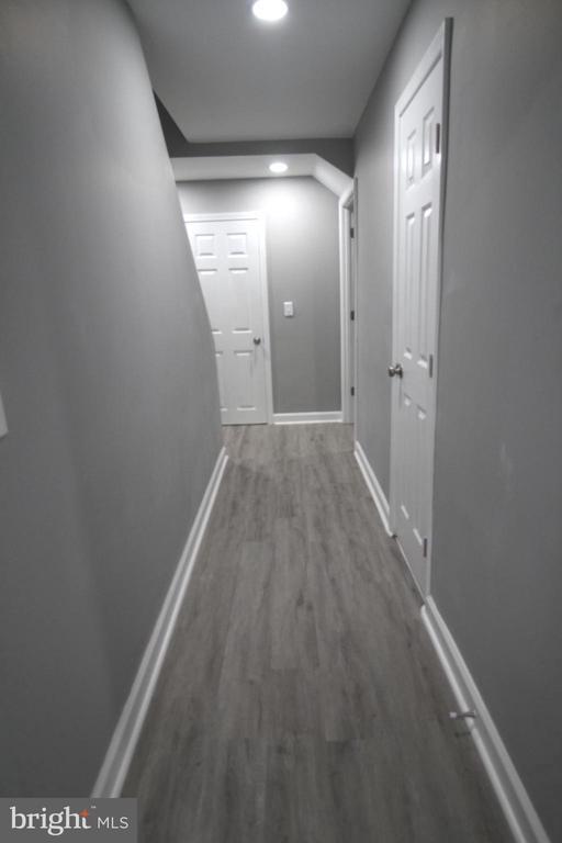 Building Photo - 1029 Kings Ct
